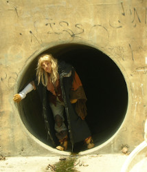 Lisa G as Vincent in the tunnel entrance