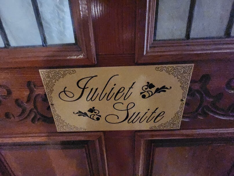 JulietSuiteSign